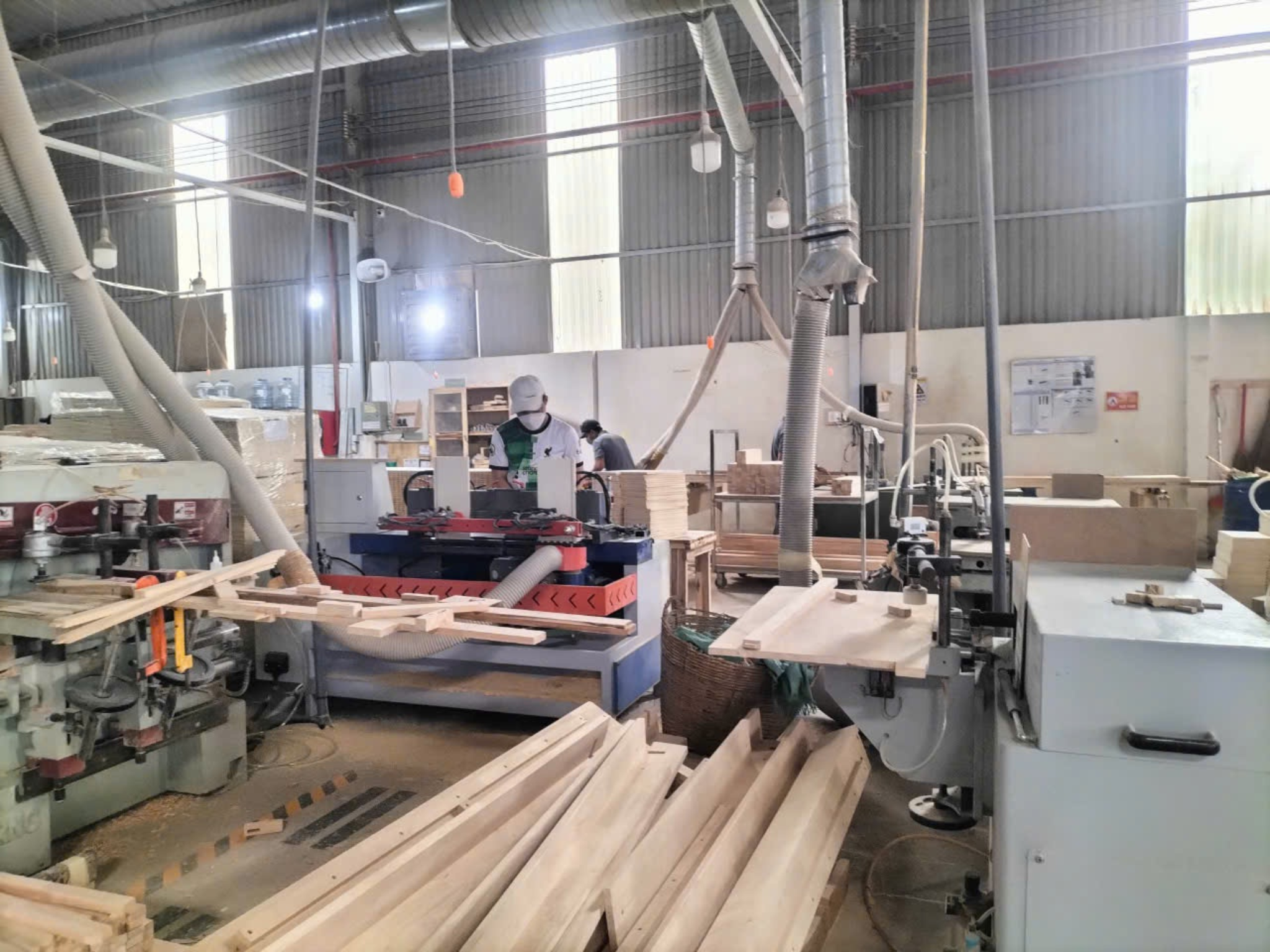 Lao động làm việc tại xưởng